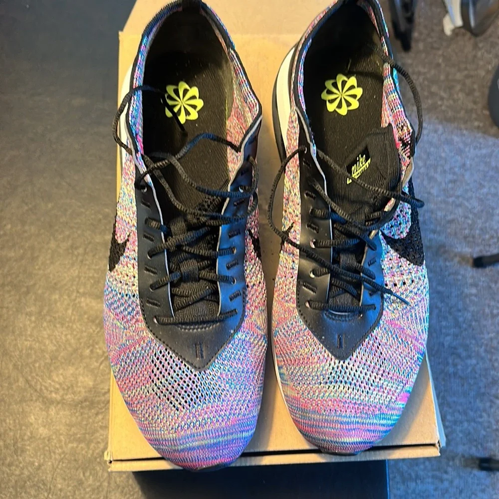 Air Max Flyknit Racer - Picture 2 of 4